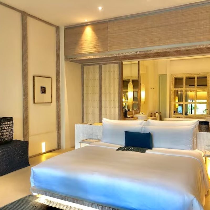 imgi_9_luxury-bedroom-interior-with-rich-furniture-scenic-view-from-walkout-deck_1258-111480